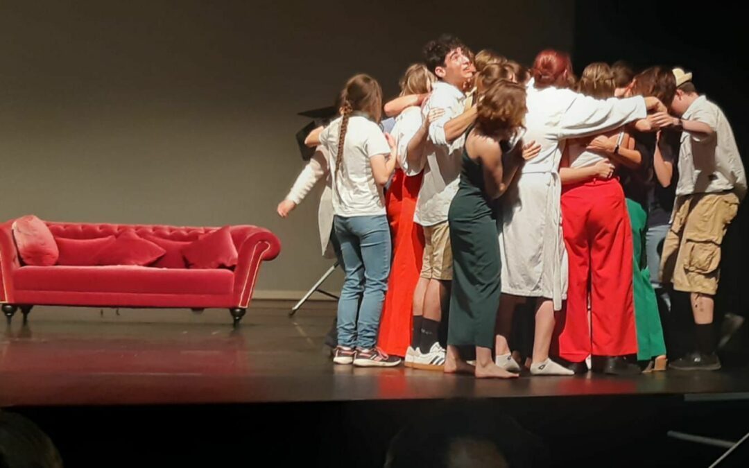 L’Atelier théâtre enflamme la salle Pierre Barouh